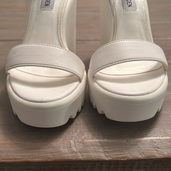 Steve Madden Scarlet Platform Foam Treaded White Wedge Sandal - 6 - Picture 10 of 12